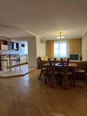 Rent 3 room apartment St. Topoleva, 4 130m renovated