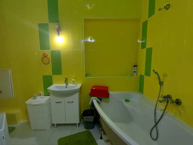 Apartment. Nikolaev, Lazurna St.