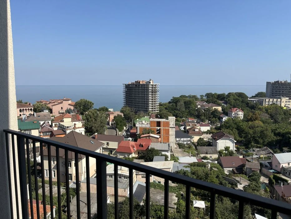 3-room. 16 fountains. Golden beach. Direct sea view.