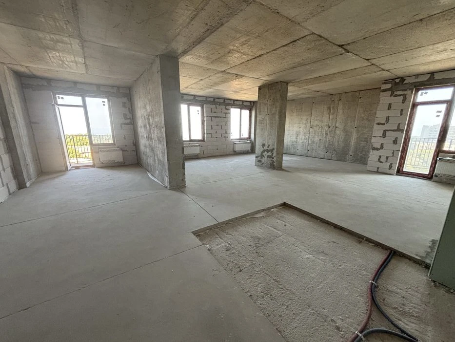 3-room. 16 fountains. Golden beach. Direct sea view.