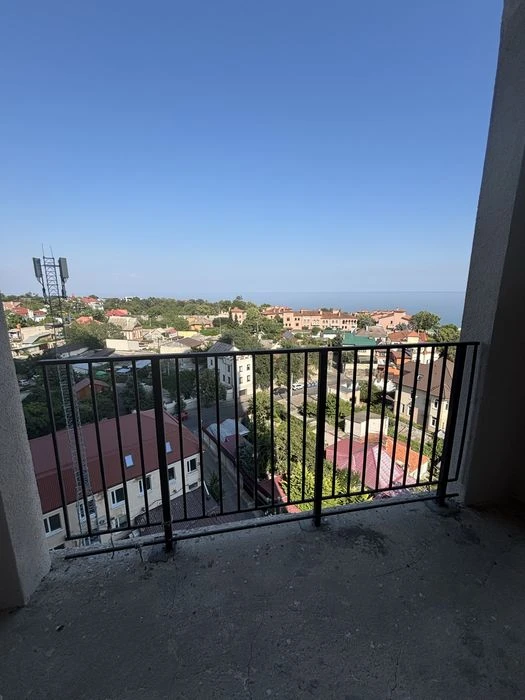 3-room. 16 fountains. Golden beach. Direct sea view.
