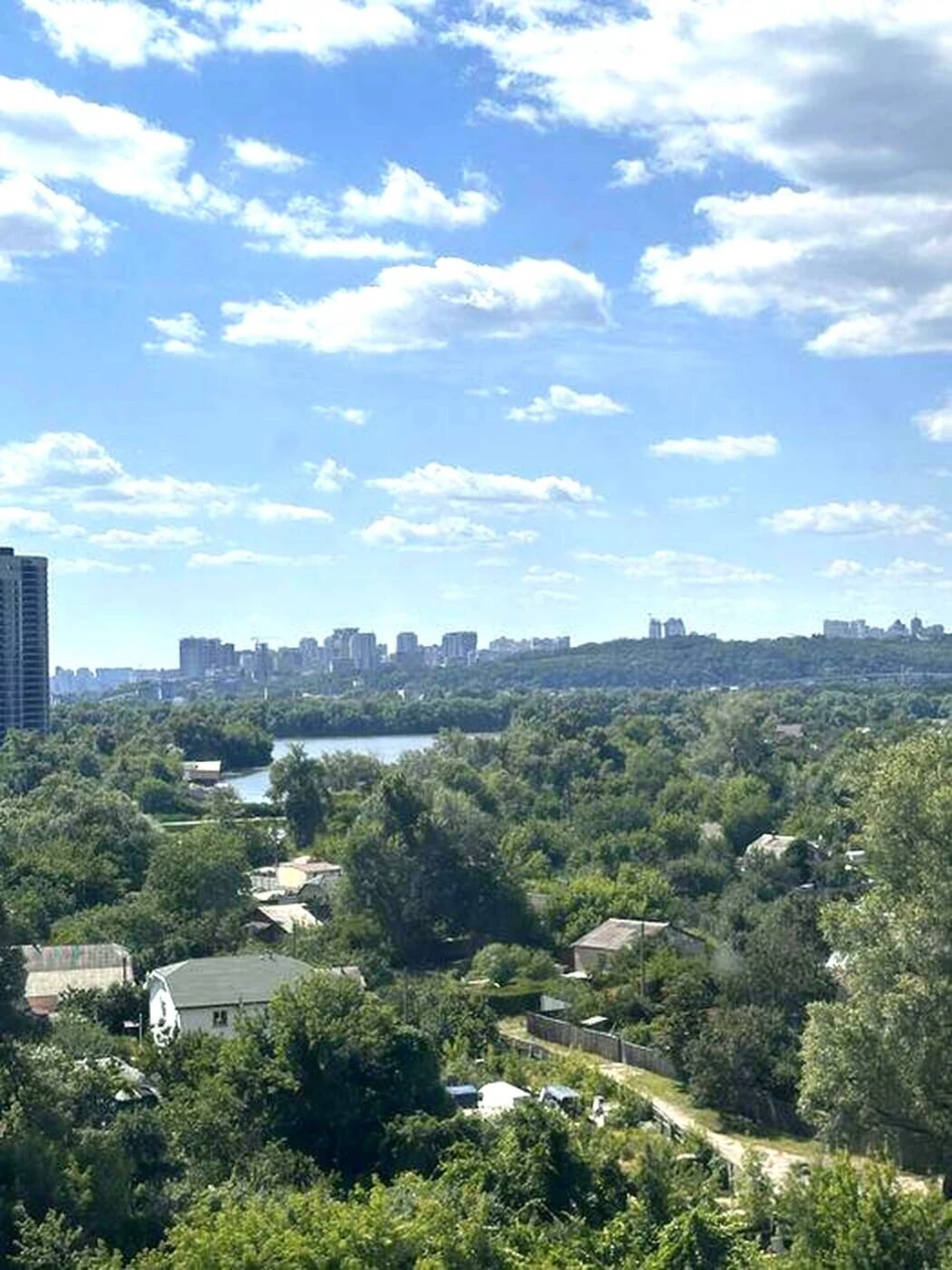 Продається 2-кімнатна квартира, вулиця Дніпровська Набережна, д.