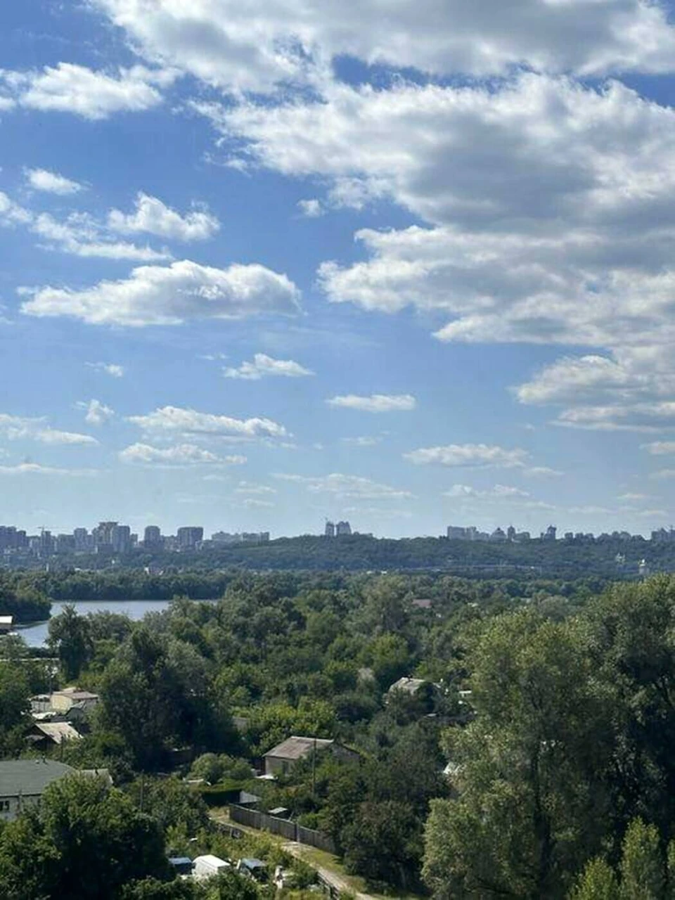 Продається 2-кімнатна квартира, вулиця Дніпровська Набережна, д.