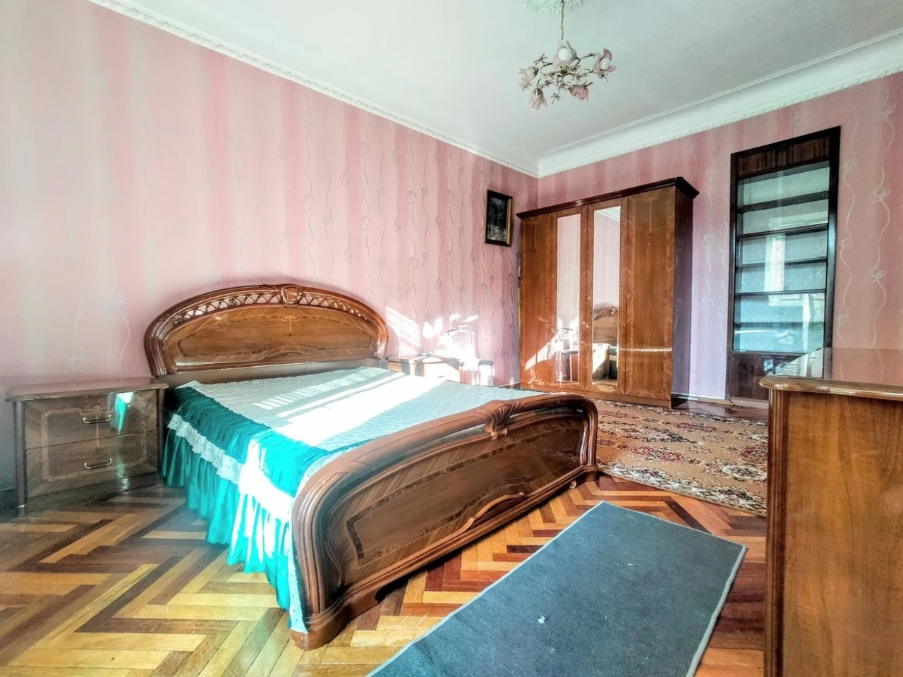 Сдам 2/р в Печерском районе ( сталинка)
