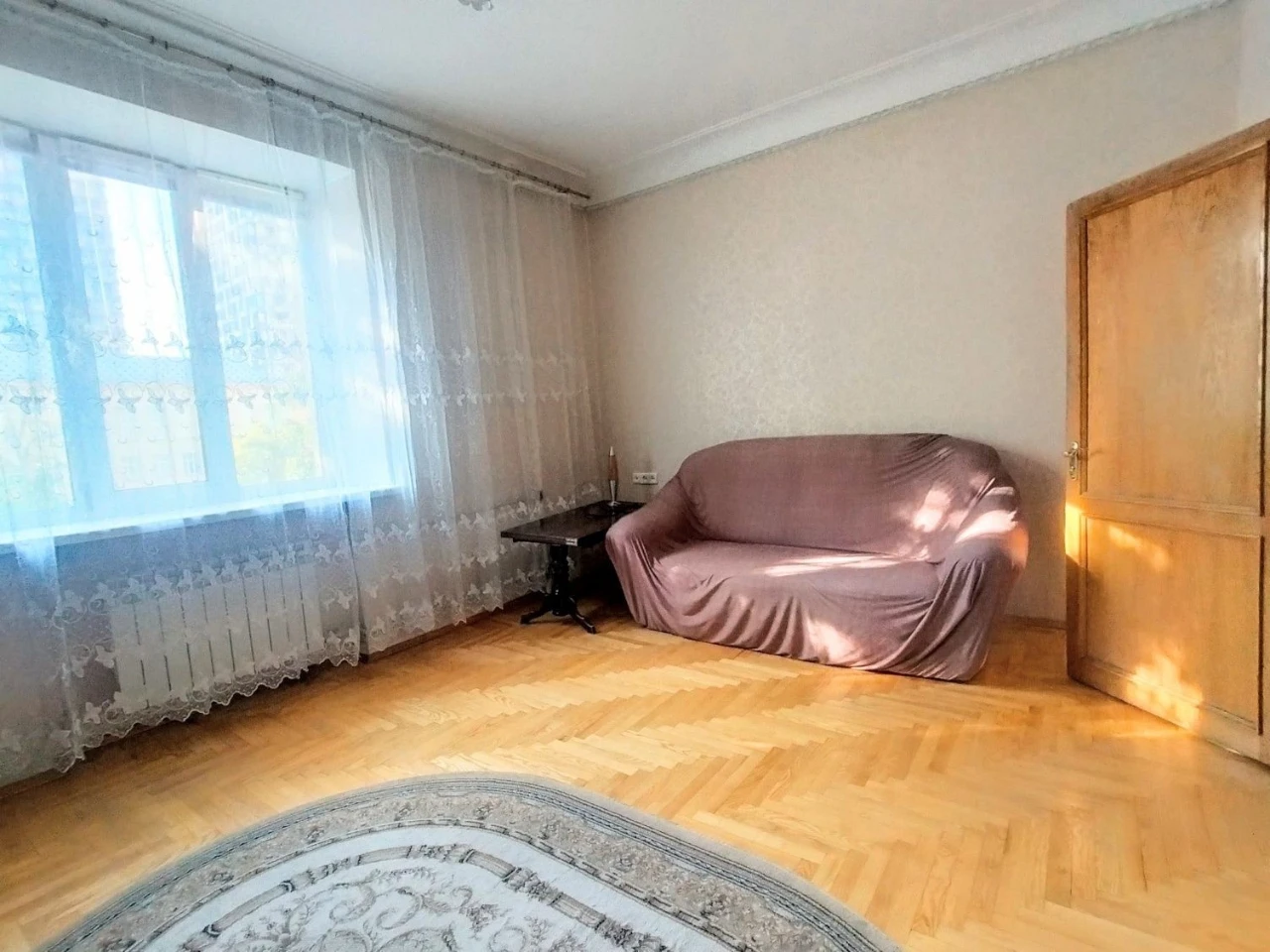 Сдам 2/р в Печерском районе ( сталинка)