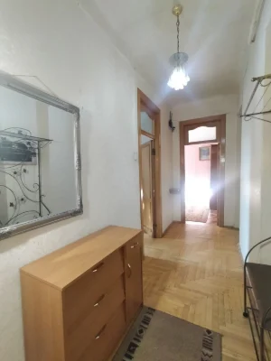 Сдам 2/р в Печерском районе ( сталинка)