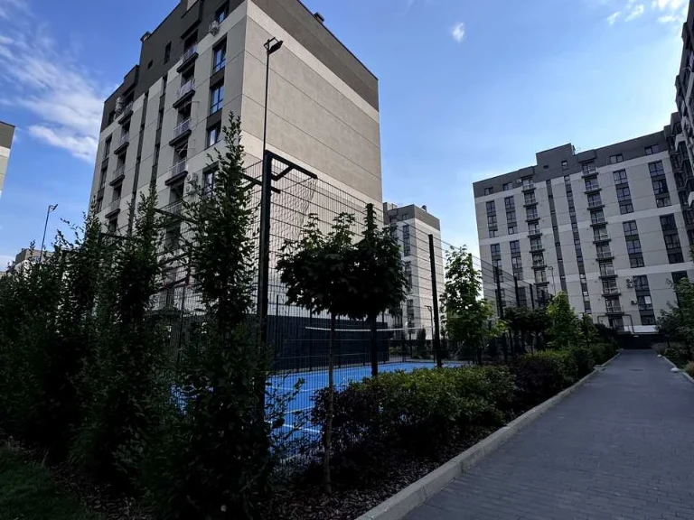 Квартира. Ивано-Франковск, Александра Довженко ул., (Дом