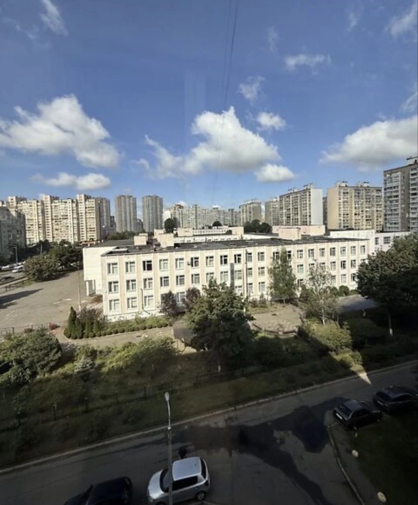 Kharkiv Metro 10 minutes, 4 Kosytsya Street, 3-room apartment for rent