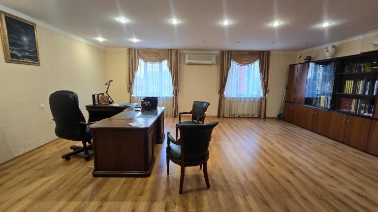 Left Bank. MWC. Mykils'ko-Slobids'ka. Rent of an apartment under