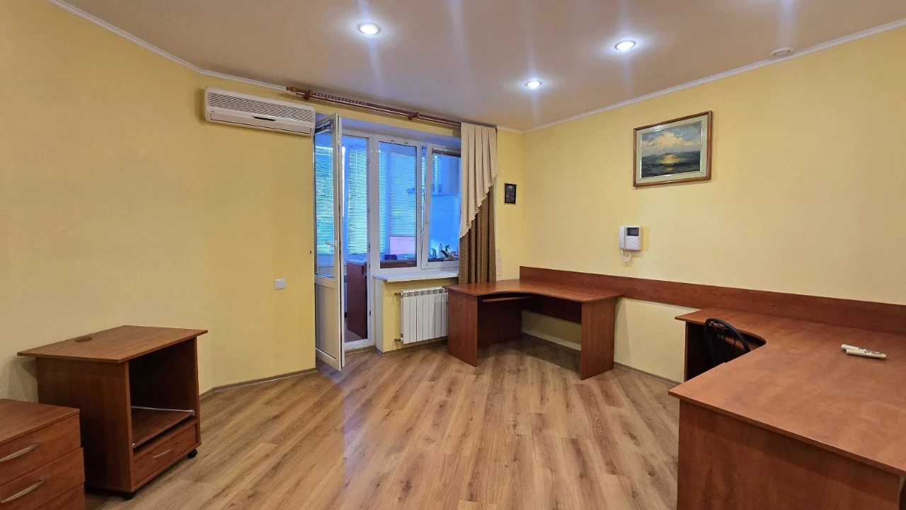 Left Bank. MWC. Mykils'ko-Slobids'ka. Rent of an apartment under