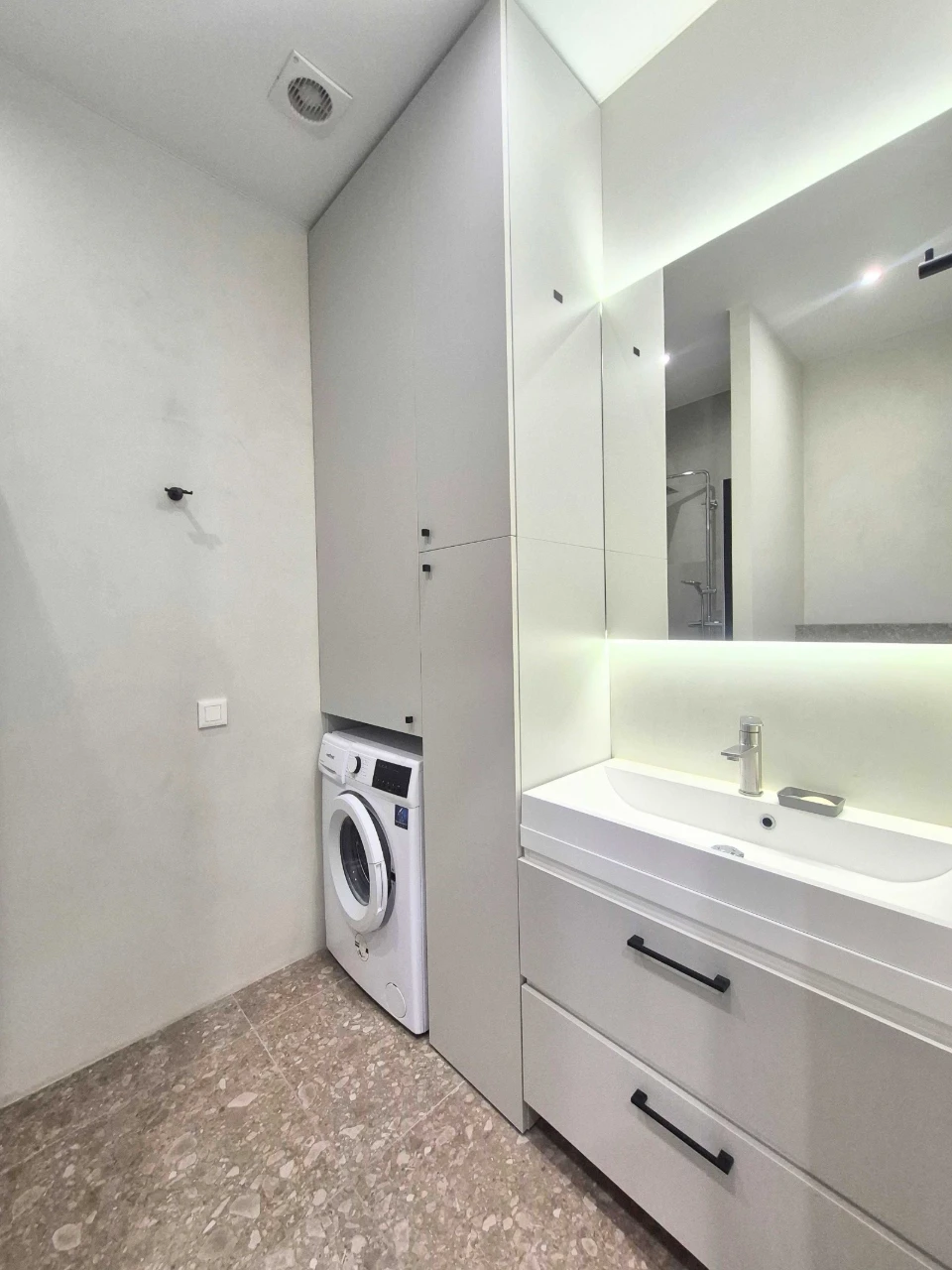 For Rent: 1-room apartment with a terrace in a modern business complex