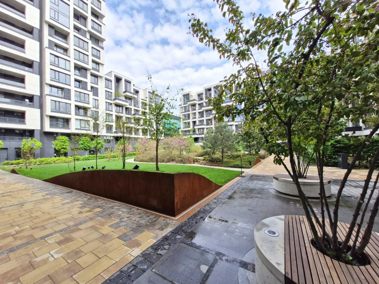 For Rent: 1-room apartment with a terrace in a modern business complex