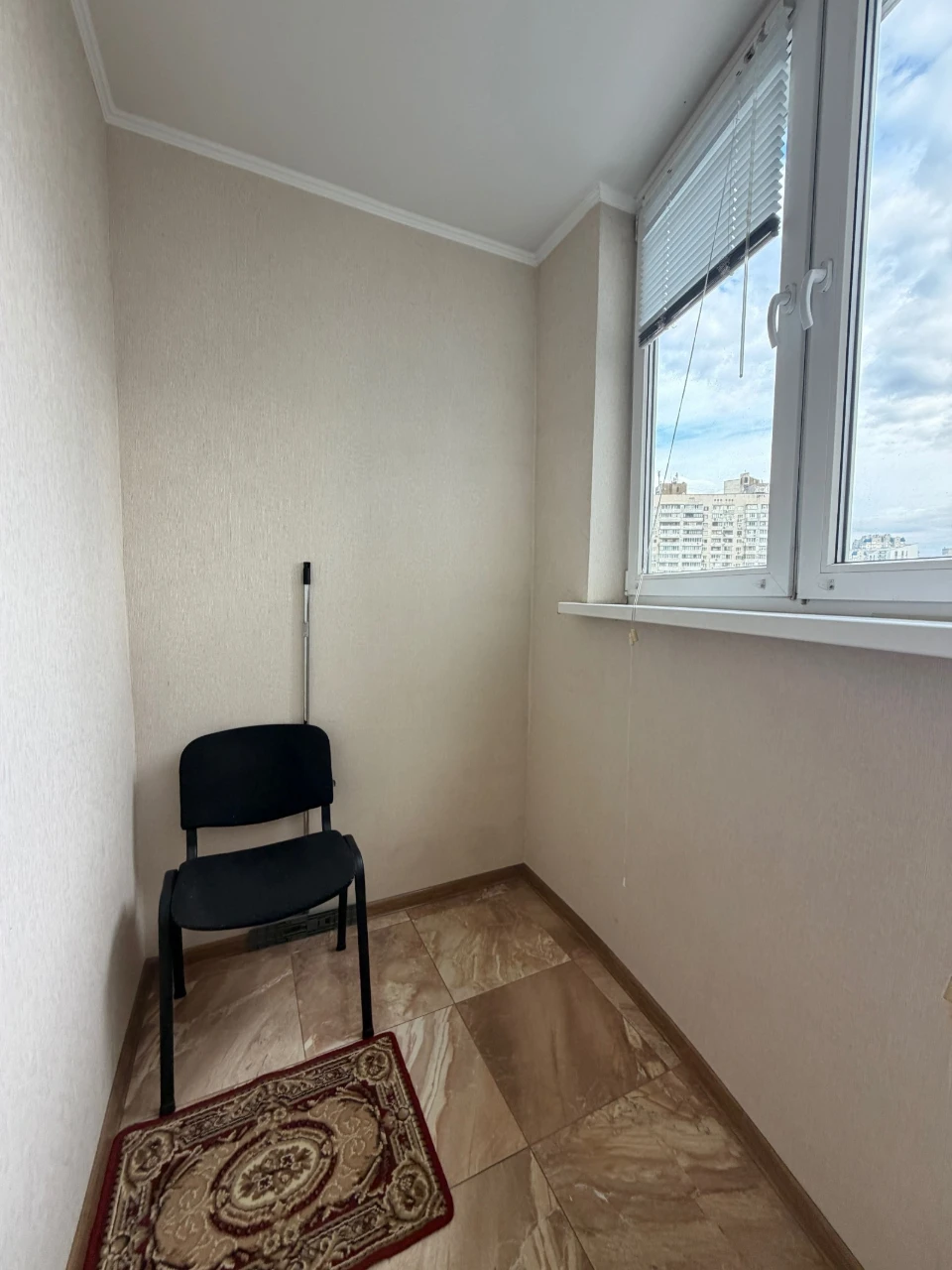 Apartment for rent, Poznyaki, parking, generator