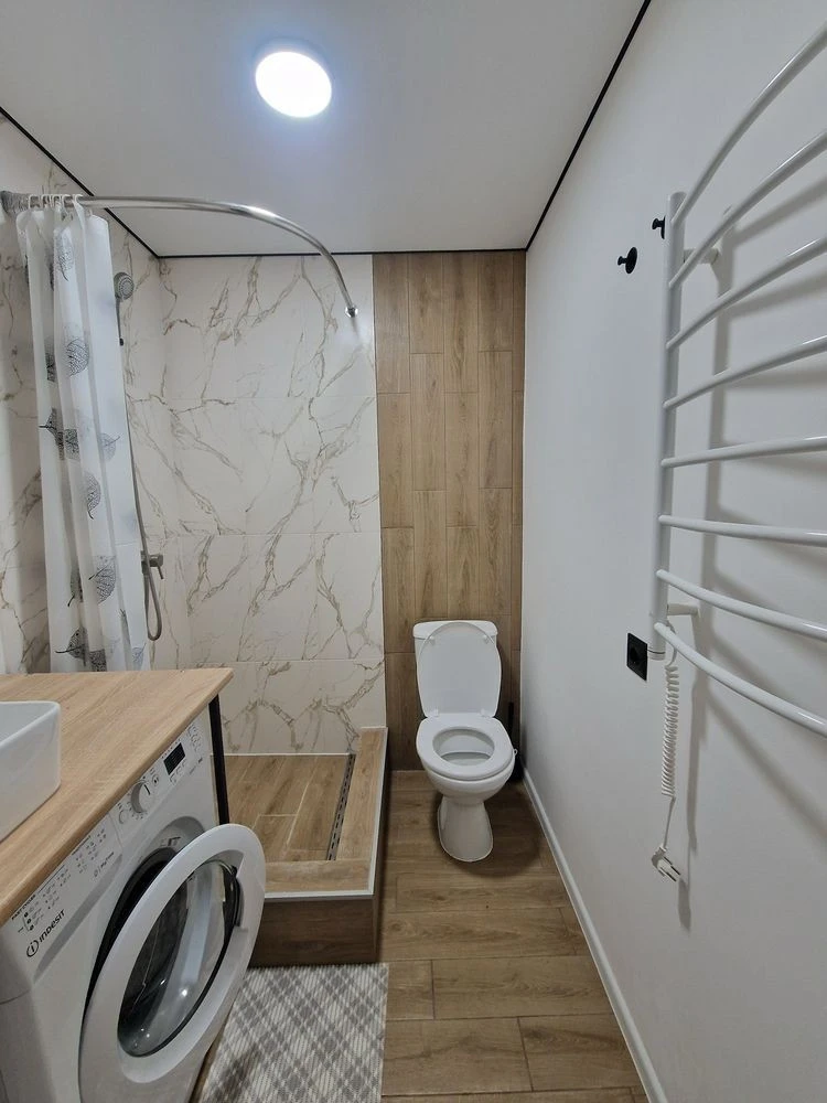 Квартира -студія на 1 поверсі ! 600 метрів метро Осокорки. В
