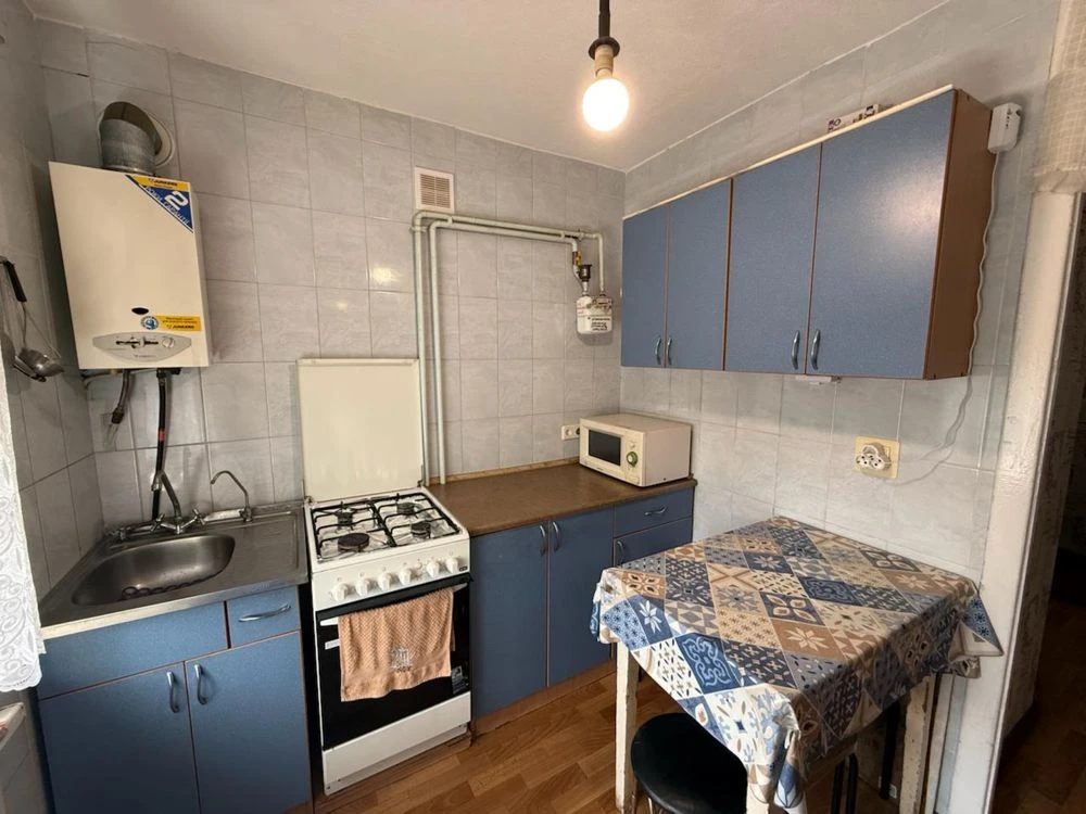 Продаж 2 к квартири . Пр. Науки( гагаріна)
