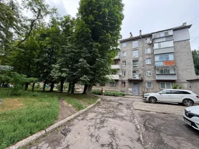 Продаж 2 к квартири . Пр. Науки( гагаріна)