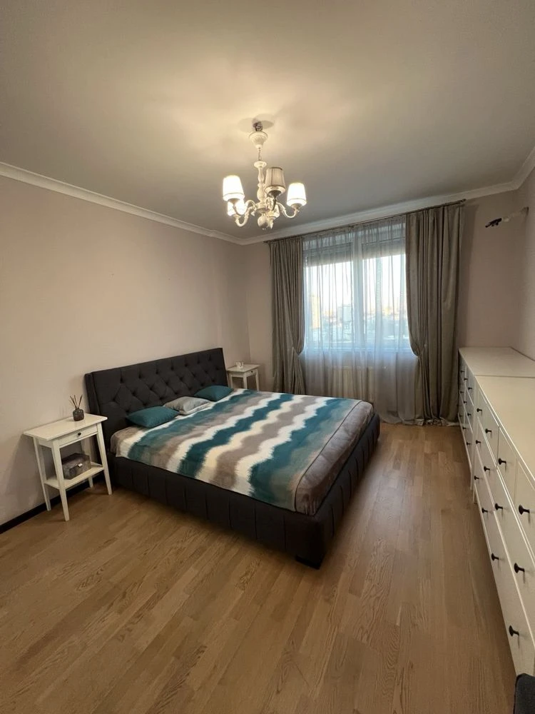 Продаж  2 кімн розд.80м —вул.Вишгородська  ЖК Паркове місто
