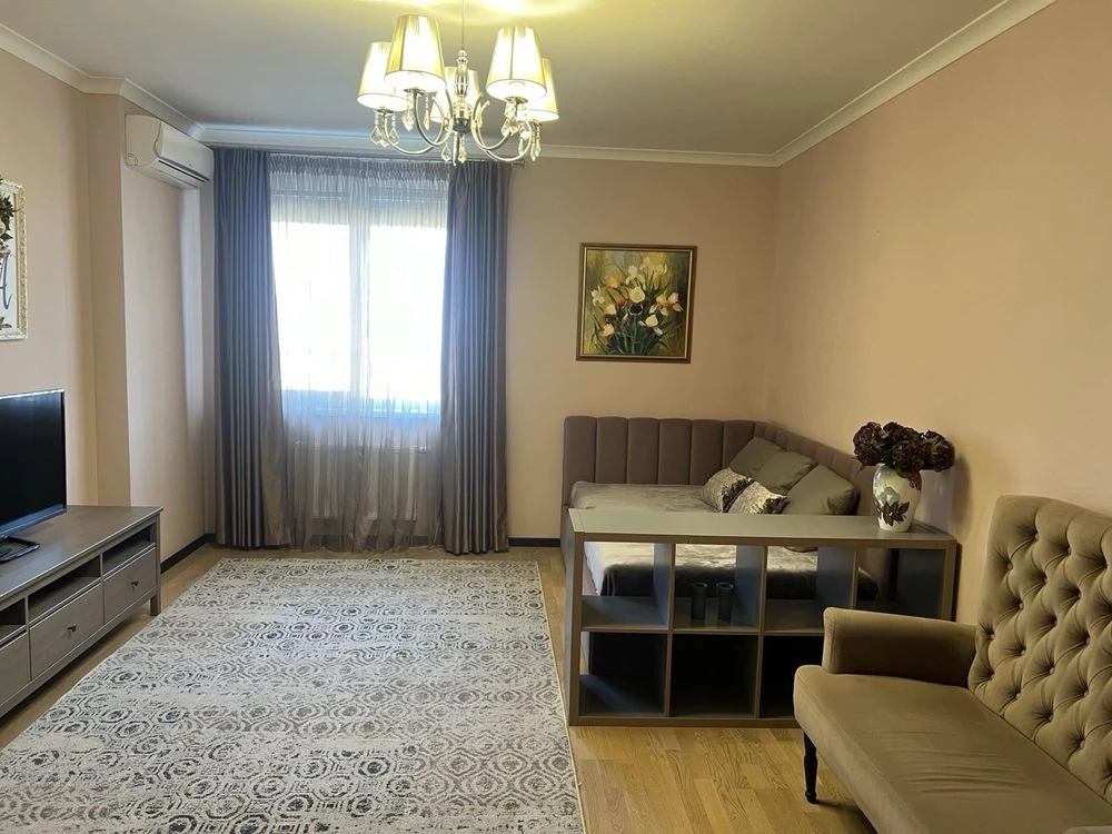 Продаж  2 кімн розд.80м —вул.Вишгородська  ЖК Паркове місто