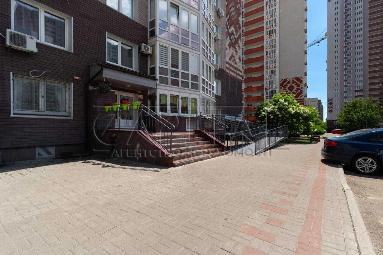 Продаж 3-кімнатної квартири ЖК Патріотика, вул. Софії Русово