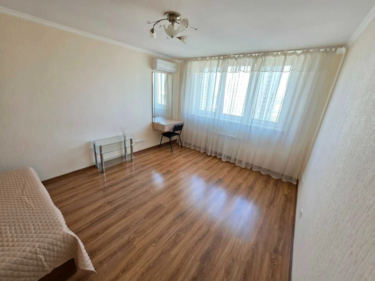1 к. квартира, Днепровская набережная, 26 Б, м. Осокорки 3 м