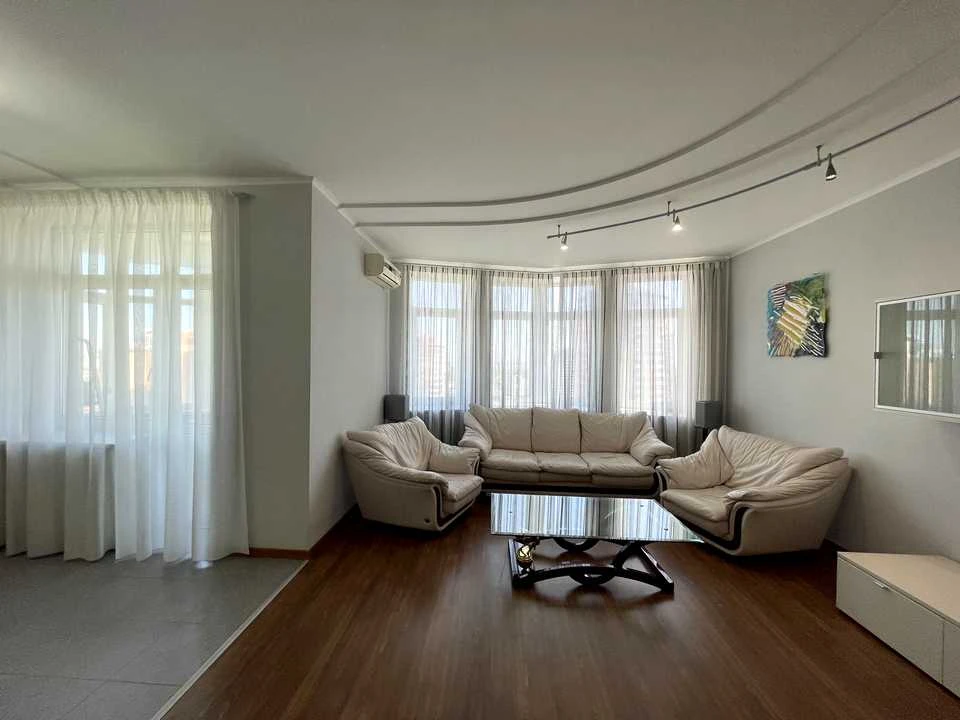 Apartment. Kyiv, Lesya Ukrainky Boulevard
