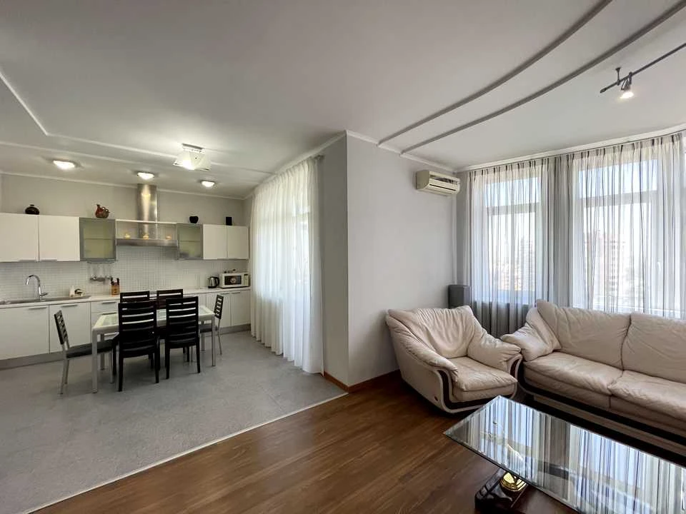 Apartment. Kyiv, Lesya Ukrainky Boulevard