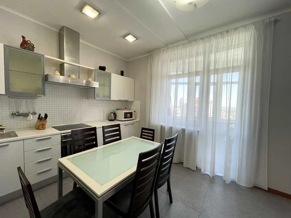 Apartment. Kyiv, Lesya Ukrainky Boulevard