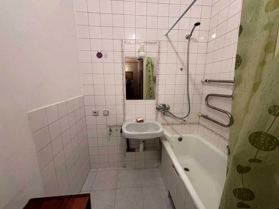2-room apartment. Kyiv, Yerevan Street.
