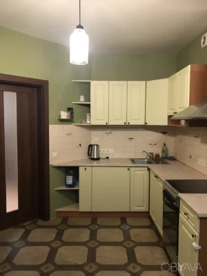 Metro Oskorky, Dniprovska Nab. 26. Offering a 2-room apartment