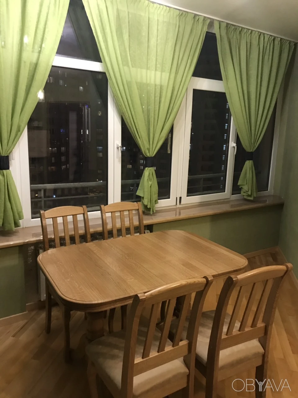 Metro Oskorky, Dniprovska Nab. 26. Offering a 2-room apartment