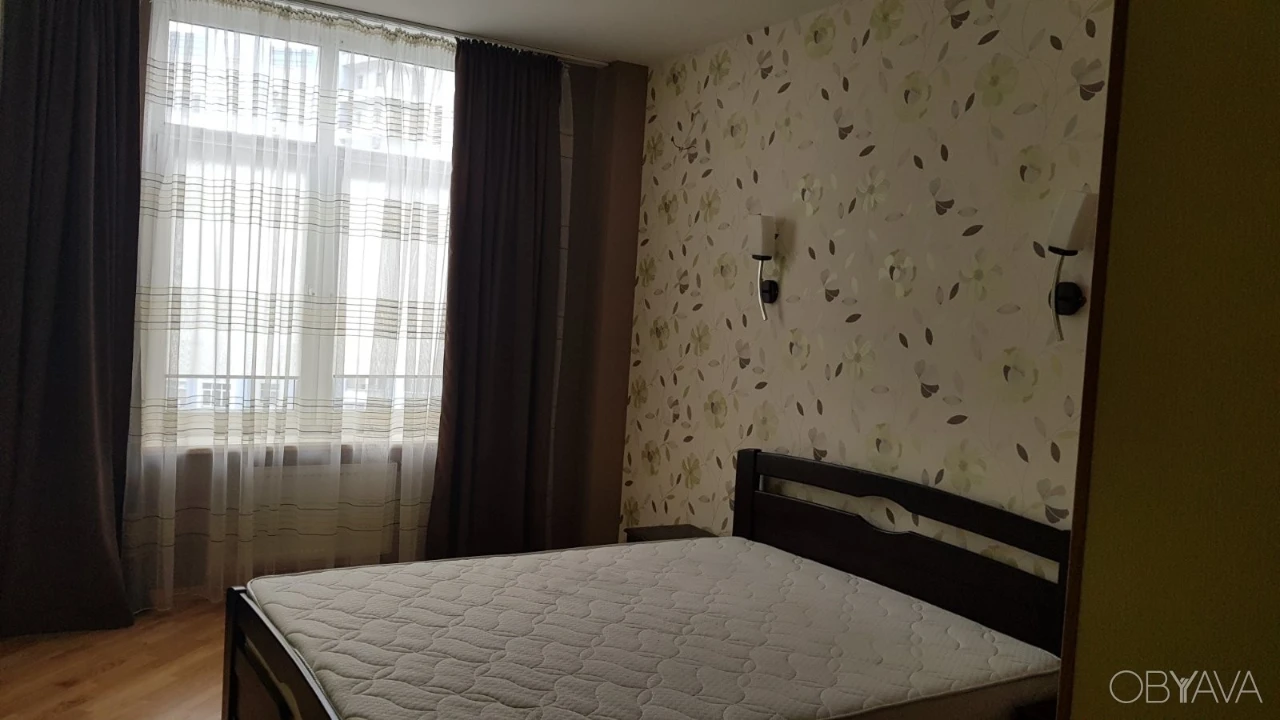 Metro Oskorky, Dniprovska Nab. 26. Offering a 2-room apartment