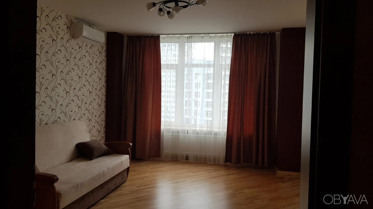 Metro Oskorky, Dniprovska Nab. 26. Offering a 2-room apartment