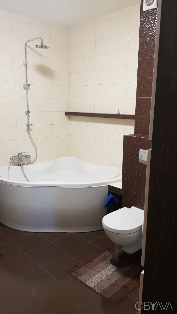 Metro Oskorky, Dniprovska Nab. 26. Offering a 2-room apartment