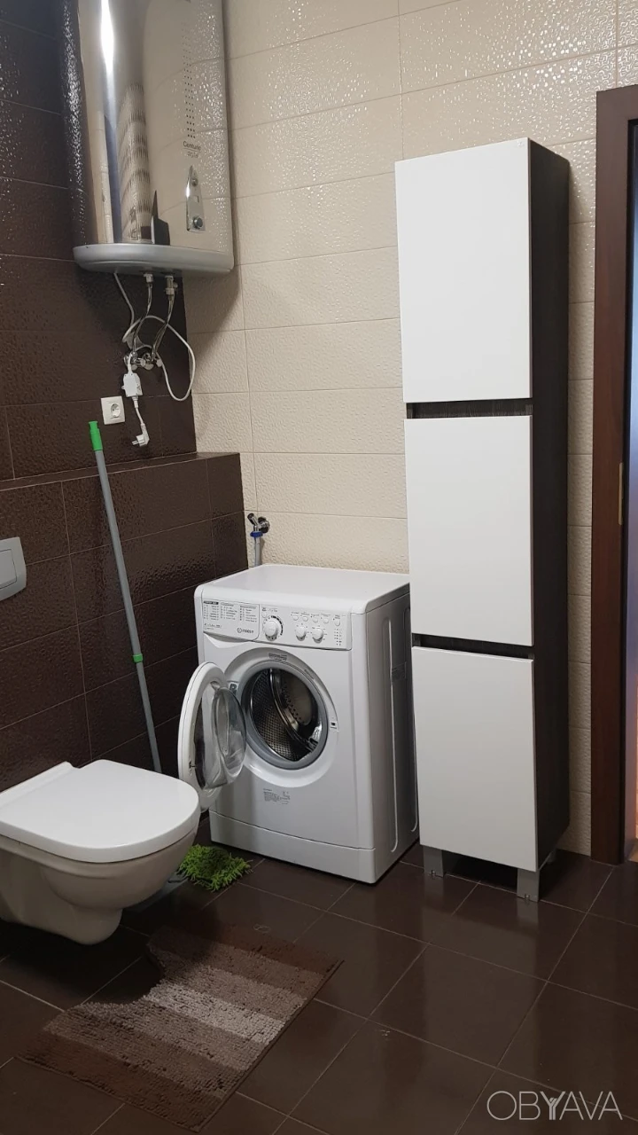 Metro Oskorky, Dniprovska Nab. 26. Offering a 2-room apartment