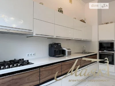 Long-term rental of a 5-room apartment on St. Reytarska 5 • ID 33
