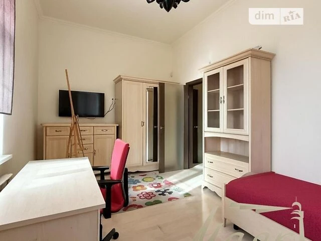 Long-term rental of a 5-room apartment on St. Reytarska 5 • ID 33