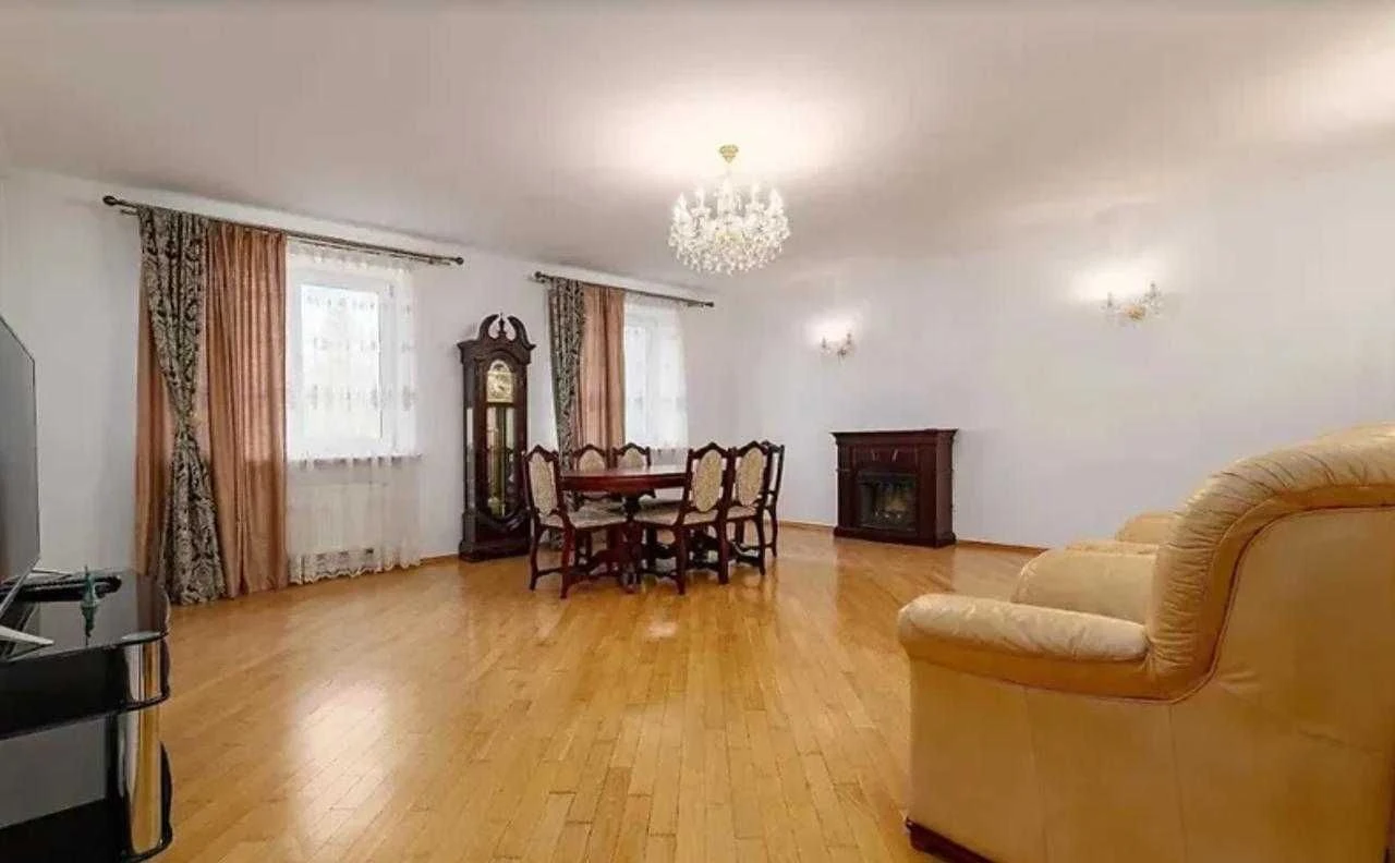 Sale of a spacious 3-room apartment with parking space on Prospekt