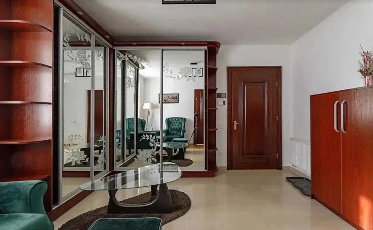 Sale of a spacious 3-room apartment with parking space on Prospekt