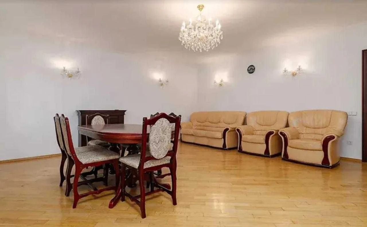 Sale of a spacious 3-room apartment with parking space on Prospekt