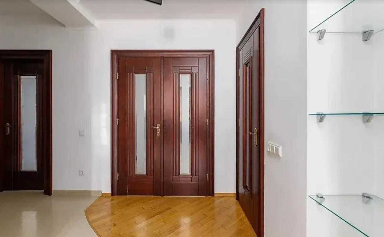 Sale of a spacious 3-room apartment with parking space on Prospekt