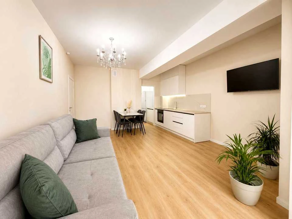 Studio apartment. Odessa, Leontovich St.