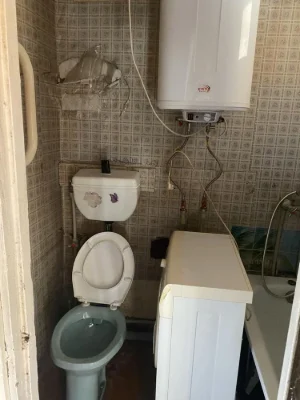 For Sale: Small House in Red Stone