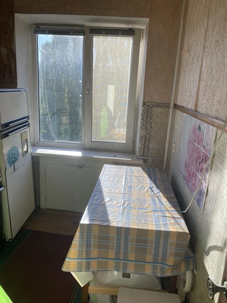 For Sale: Small House in Red Stone