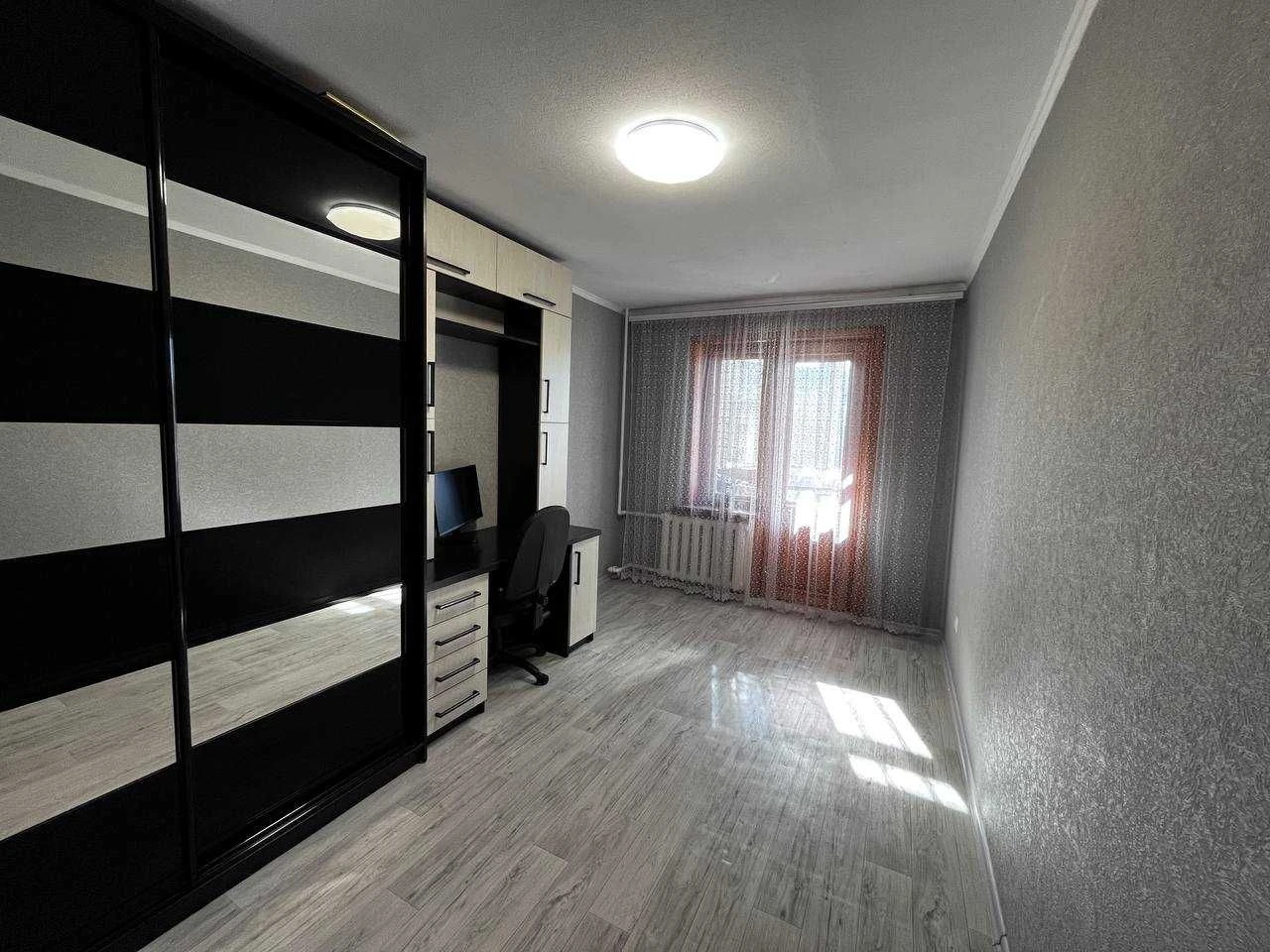 For Sale Spacious 3-room Apartment of Yuri Lipa Usenko, Left Bank