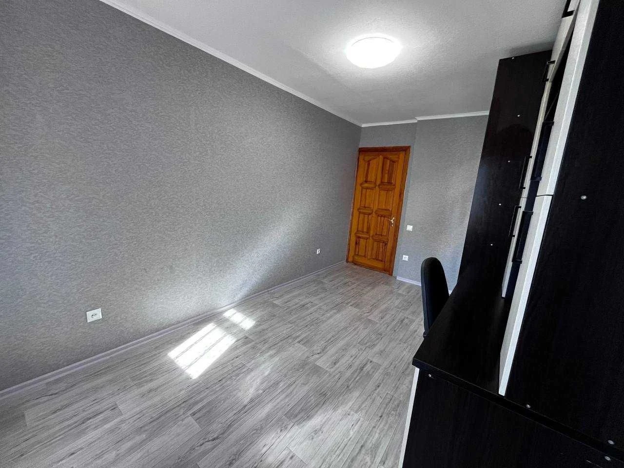 For Sale Spacious 3-room Apartment of Yuri Lipa Usenko, Left Bank