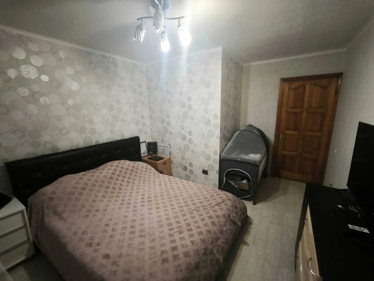 For Sale Spacious 3-room Apartment of Yuri Lipa Usenko, Left Bank