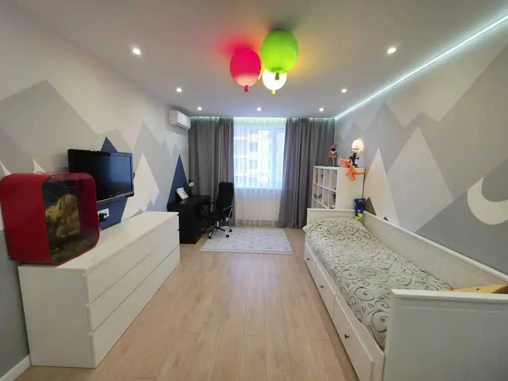For Sale: 3-bedroom apartment in residential complex СЧАСТЛИВЫЙ, Подстанция/Тополь-1