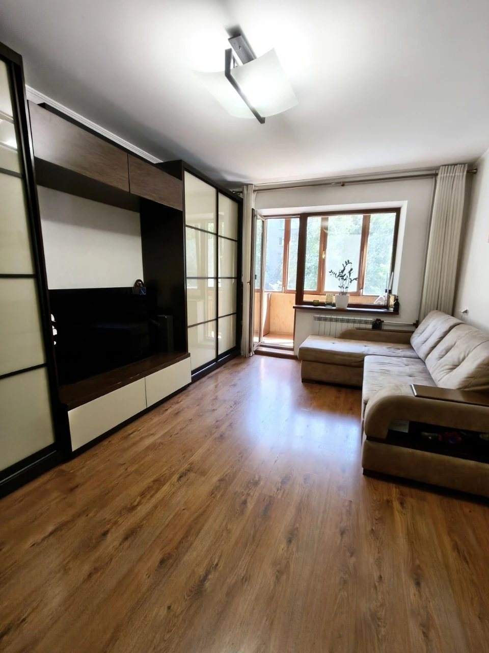 Продаж 2 кімнатної кв-ри, 2/9 поверх, з ремонтом, лівий бере