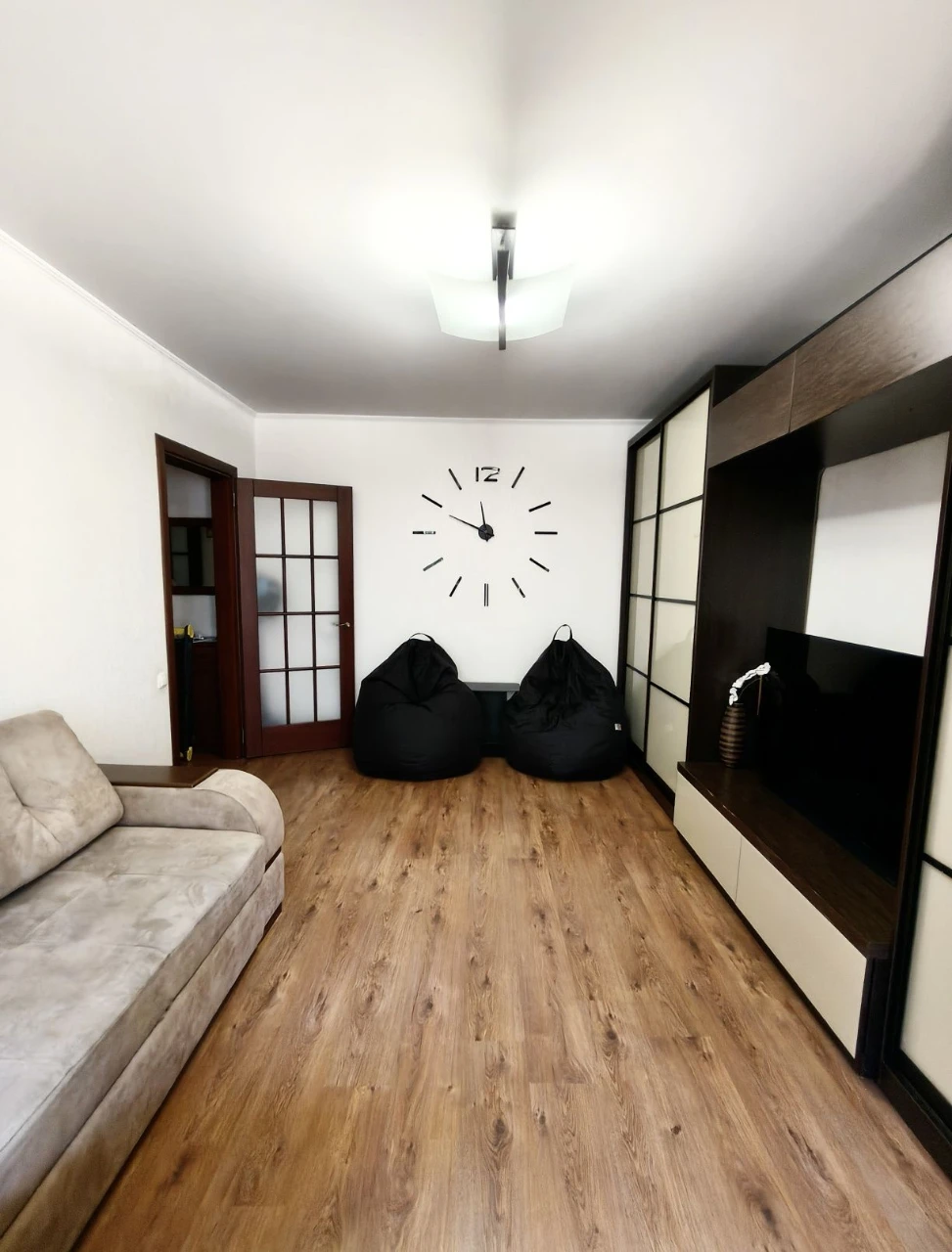 Продаж 2 кімнатної кв-ри, 2/9 поверх, з ремонтом, лівий бере