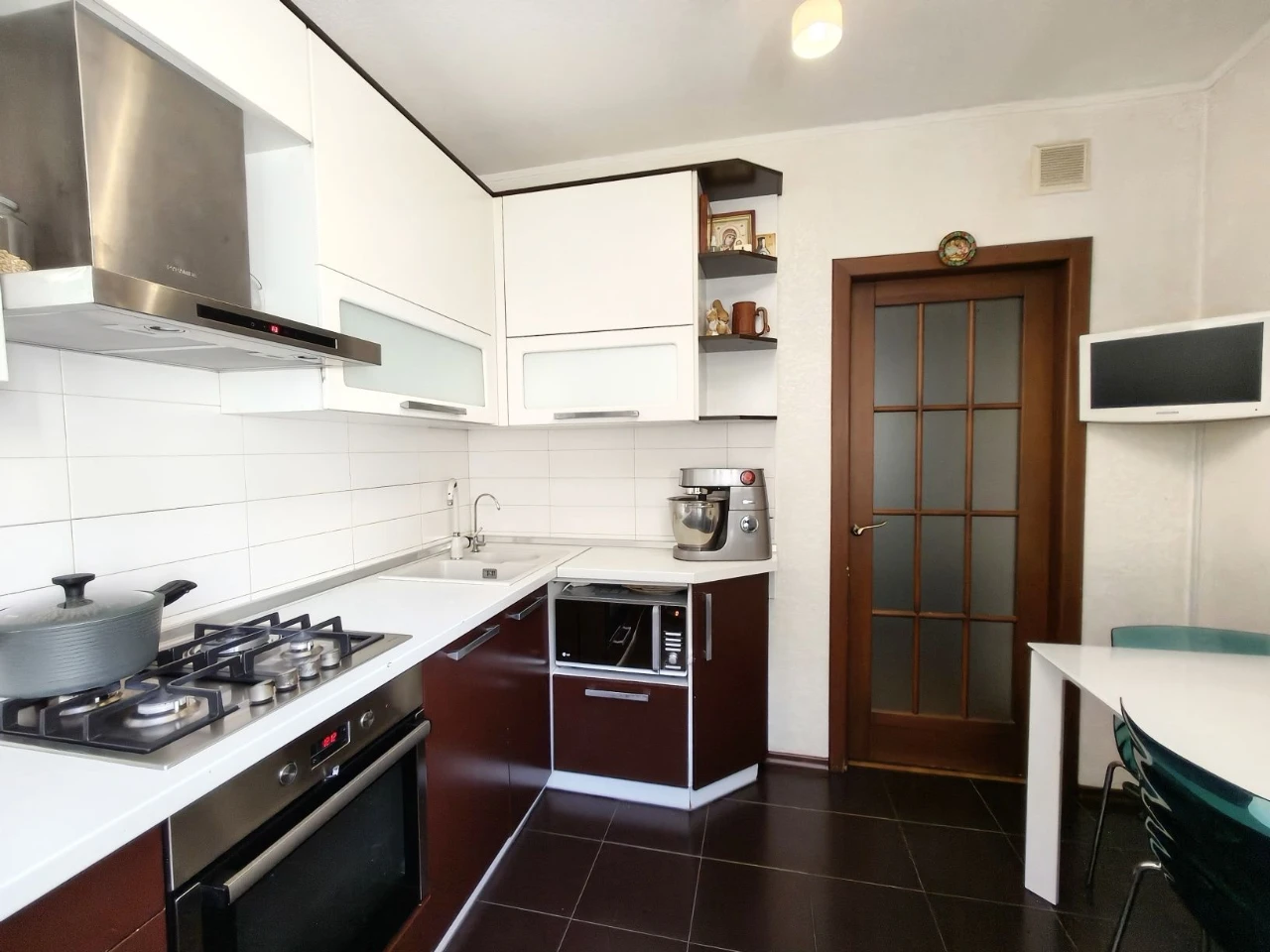 Продаж 2 кімнатної кв-ри, 2/9 поверх, з ремонтом, лівий бере